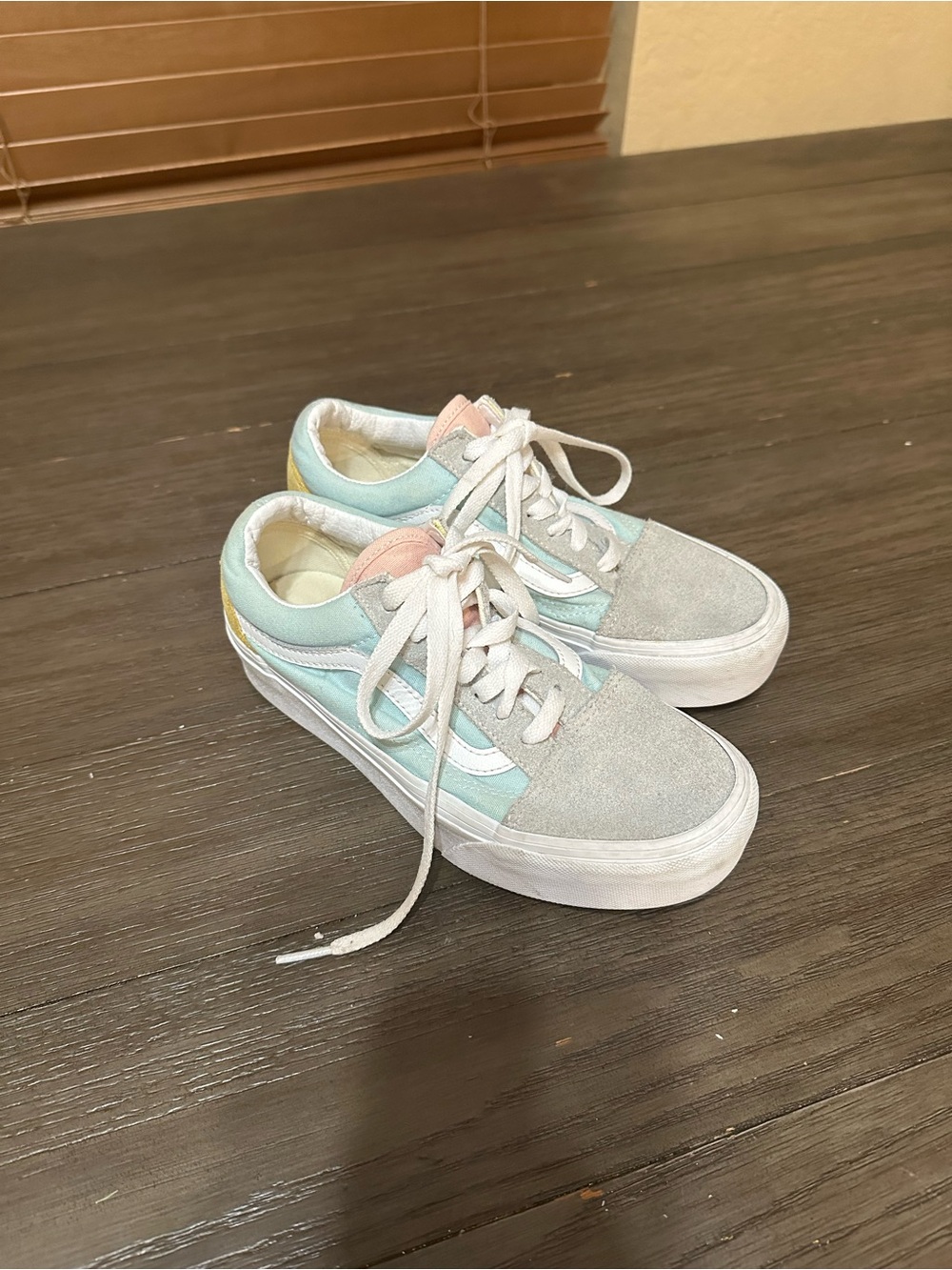 Vans Men's Sz 4.5/women Sz 6 Old Skool platform w/pastel color-blocked design